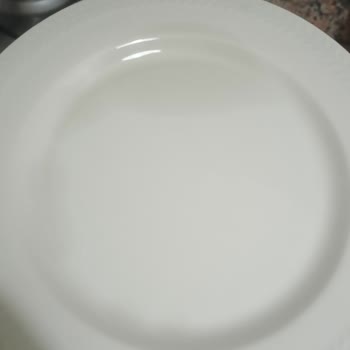 Karaca Züccaciye Tabaklarda Leke Oluştu