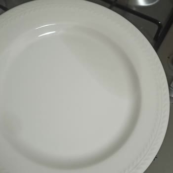 Karaca Züccaciye Tabaklarda Leke Oluştu