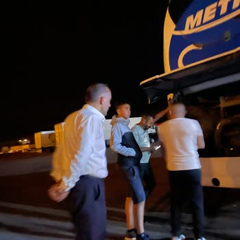 Metro Turizm Araç Arızası Sebebi İle Yolda 4 5 Saat Mahsur Bırakılmak