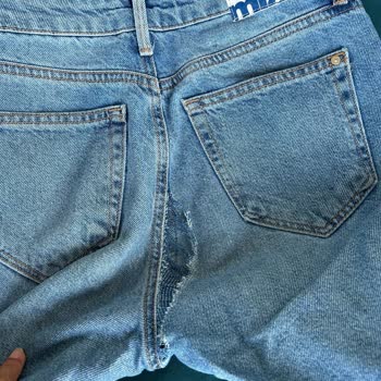 Mavi 2 Ay Bile Giyilmeyen Pantolonun Eskimeden Yırtılması