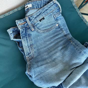 Mavi 2 Ay Bile Giyilmeyen Pantolonun Eskimeden Yırtılması