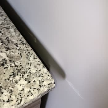 Profilo Buzdolabı Kurulum Yapan Kişi Dolabı Çizdi