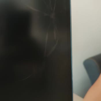 Media Markt Çatlak Monitör Kutulu Ürün Mağazada Açılmalıymış