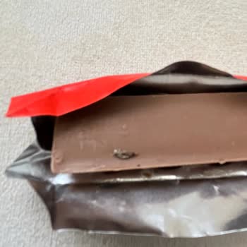 Kinder Ürünün İçinden Ölü Böcek Çıktı