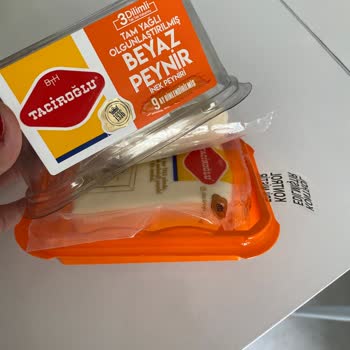 Taciroğlu Markasında Peynirin İçinden Sinek Çıktı!
