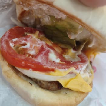 Burger King Yanlış Ürün Devamlı Dalga Geçer Gibi Değişimde Aynı Ürün