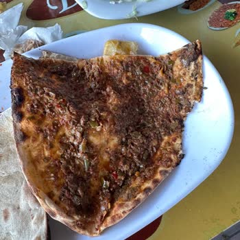 Bizim Lokanta Bizim Köfte (Marmaraereğlisi) Lahmacuna Sakatat Koyulmuş