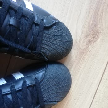 Adidas Ayakkabıda Açılma Mevcut