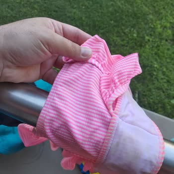 Mustela Güneş Kremi Mayoları Boyuyor.