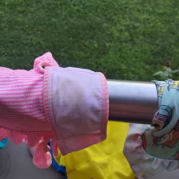 Mustela Güneş Kremi Mayoları Boyuyor.