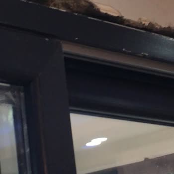 Pimapen'in İlgisizliği Ve Mağdur Bırakması