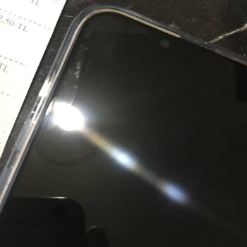 Vatan Bilgisayar İphone 13'ün Yanında Sattığı Ekran Camının Kabarması