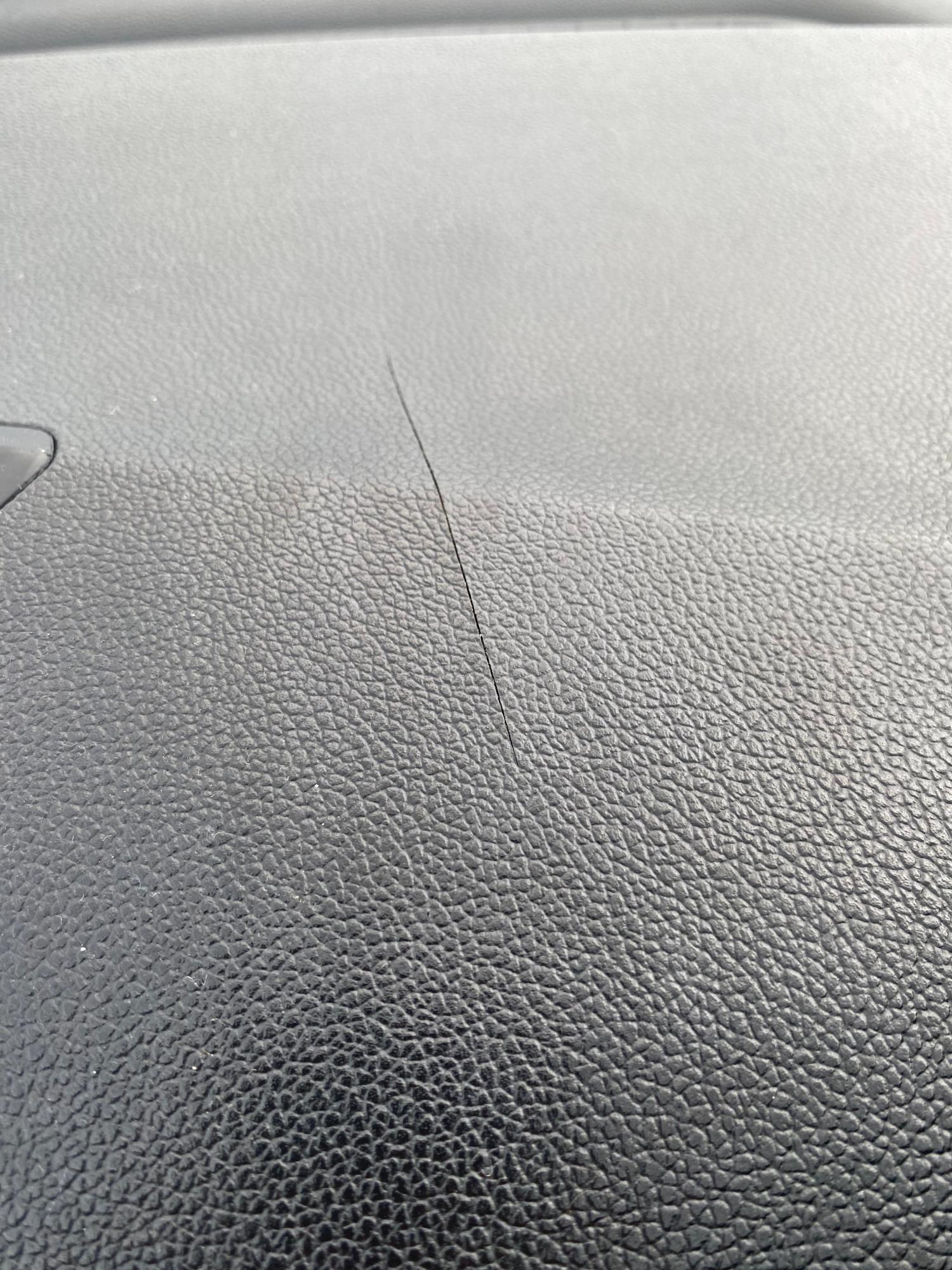 Cracked Dashboard in My Kia Ceed 2012 Concept Plus Xolvie