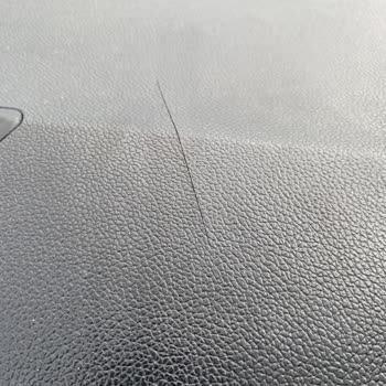 Cracked Dashboard in My Kia Ceed 2012 Concept Plus