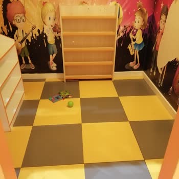 Playland Oyun Alanında Kötü Zemin