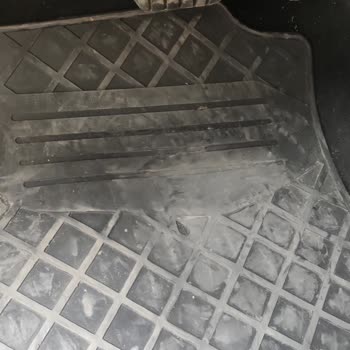 Renault Clio 5 Aracımın Paspası Delindi