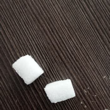 Irmak Şeker Şekerler Kırık Ve İçinden İp Çıkıyor!