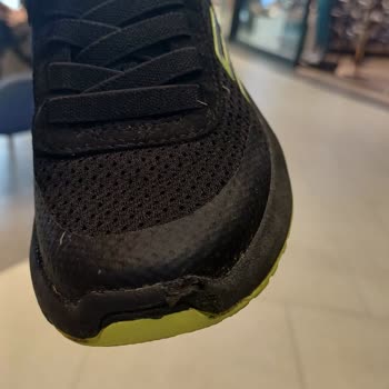 Skechers Spor Ayakkabı Önlerinin Çabuk Deforme Olması