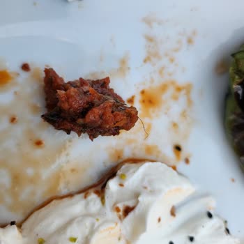 Köz Kanat Restaurant Salatadan Çıkan Kıl