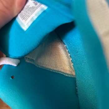 Nike Ayakkabı Tabanından Dolayı Giyilemiyor.