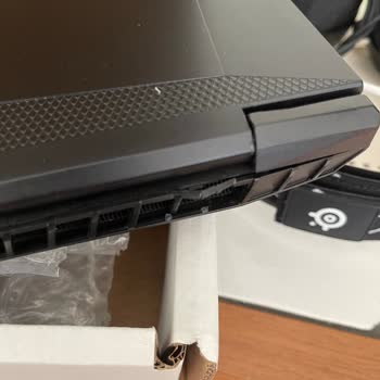 Monster Notebook Ürün Tesliminde Hasarlı Menteşe