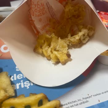 Popeyes Kalmış Bozuk Yemek