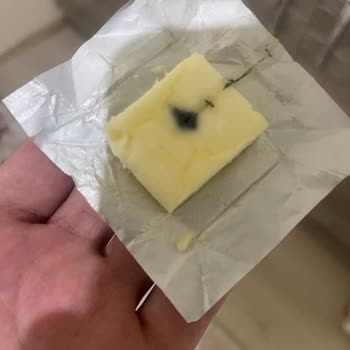 A101 Milkten Terayağı Paketin İçindeki Siyah Lekeler