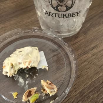 Artukbey Çikolatasında Kabuklu Fıstık