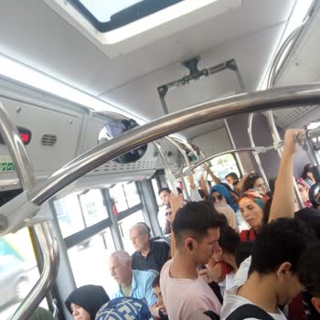 Adana Büyükşehir Belediyesi Belediye Otobüsünün Çok Fazla Yolcu Alması