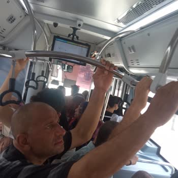 Adana Büyükşehir Belediyesi Belediye Otobüsünün Çok Fazla Yolcu Alması