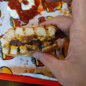 Burger Yiyelim Yanlış Ürün Verilmesi