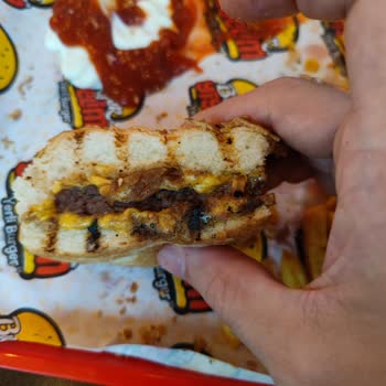 Burger Yiyelim Yanlış Ürün Verilmesi