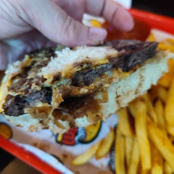 Burger Yiyelim Yanlış Ürün Verilmesi