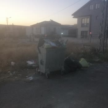 Sivas Belediyesi Çöp Konteynerleri Hep Dolu