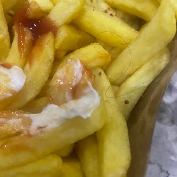 Köfteci Yusuf Birlik Tadı Bozuk Ve Kıl Çıkan Yemek