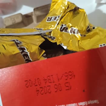 Bozuk Ülker Bol Sütlü Kare Çikolata