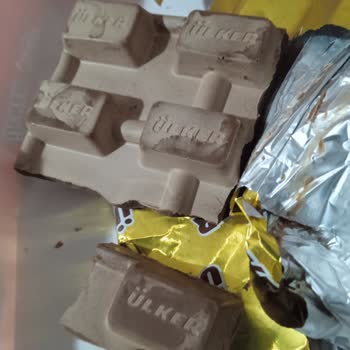Bozuk Ülker Bol Sütlü Kare Çikolata