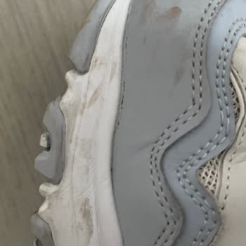 Skechers Kalitesiz Üretilen Ayakkabı