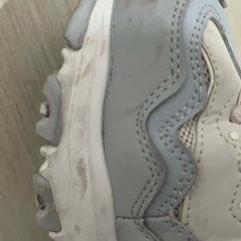Skechers Kalitesiz Üretilen Ayakkabı