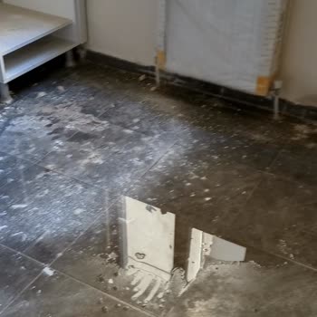 Çekmeköy Belediyesi Komşu Klozet Su Sızıntısı