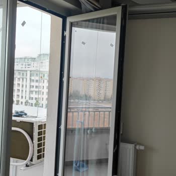 Bosch Klima Dış Ünitesinin Balkona Su Akıtması