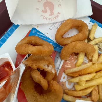 Popeyes Menü İçerisinde Kıl Ve İp Çıktı