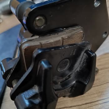 Arora ZRX 200 Motosikletimde Garanti İçinde Olup Kronik Arka Fren Ve Egzoz Ses Sorunu