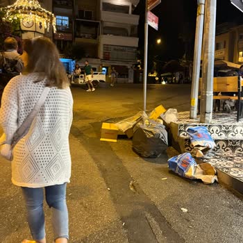 Adalar Belediyesi Büyükada'nın Çarşı İçi Ve Sokakların Kirliliği