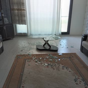 İstikbal Orta Cam Masanın Camının Kendiliğinden Patlaması