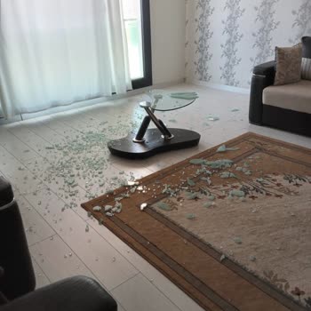 İstikbal Orta Cam Masanın Camının Kendiliğinden Patlaması