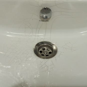 İdevit Banyo Lavabosunun Kılcal Çatlak Oluşması