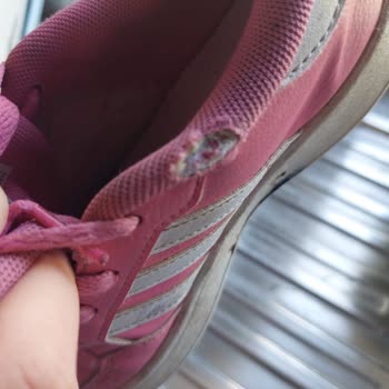 Adidas Ayakkabı 2 Ayda Yırtıldı