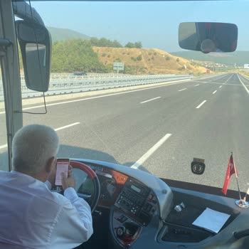 Villa Seyahat Şoförün Sorumsuzluğu, Seyir Halinde Telefonla Uğraşması