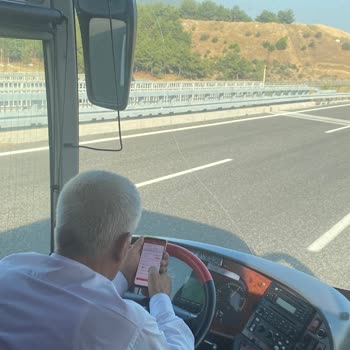 Villa Seyahat Şoförün Sorumsuzluğu, Seyir Halinde Telefonla Uğraşması